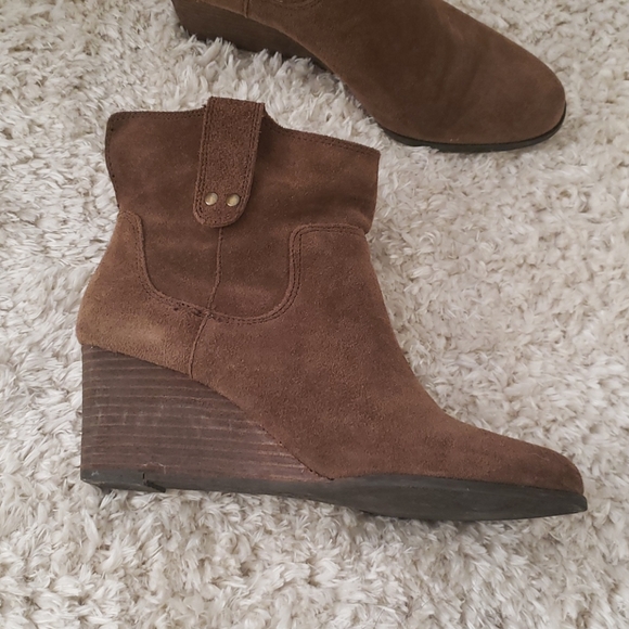 ๐Lucky Brad suede wedge booties ๐ - Picture 2 of 10